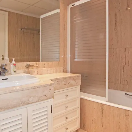 R6 Patios 2 Bedroom דירה מארבלה